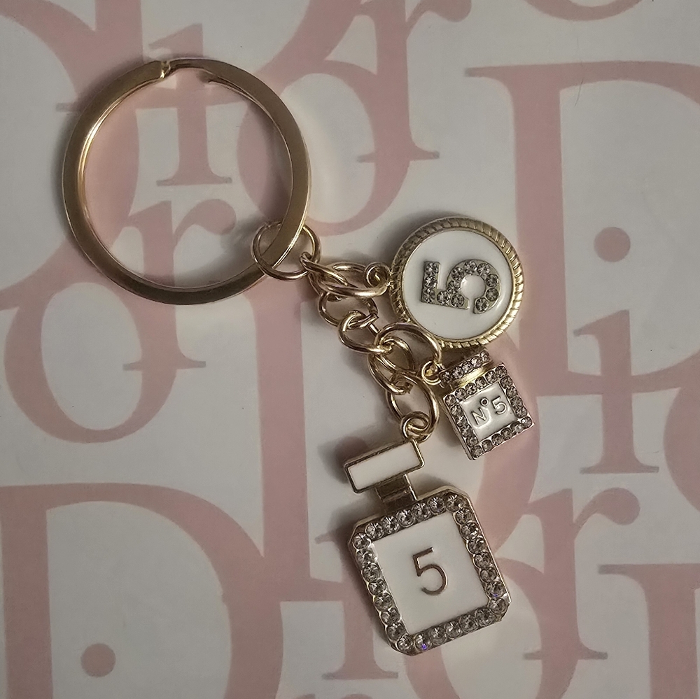 Beautiful small Parfum Bottle Bag charm/Keychain New - Picture 2 of 7